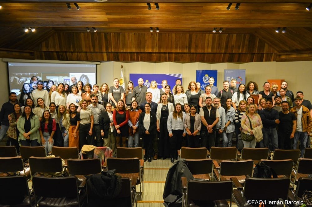 La FAO y el INDA fortalecen capacidades en derecho a la alimentación y nutrición con una nueva formación.