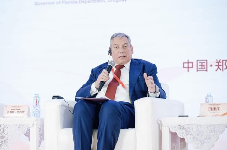 Intendente Enciso en China, expuso sobre cooperación en agricultura inteligente.