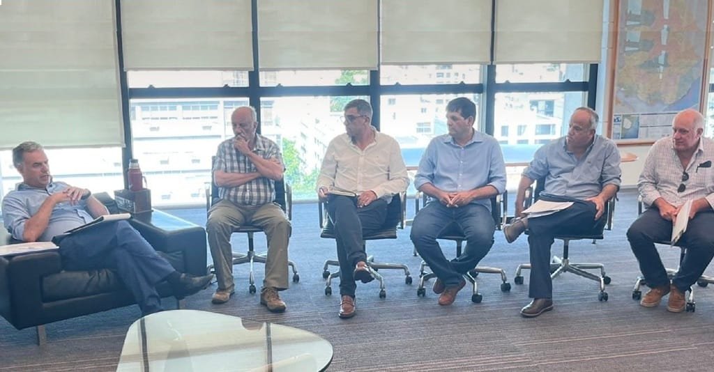 La reunión de productores lecheros con Orsi sirvió para hacerle “conocer qué es el sector”.