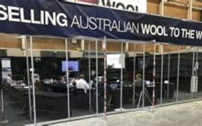 La lana bajó en Australia.