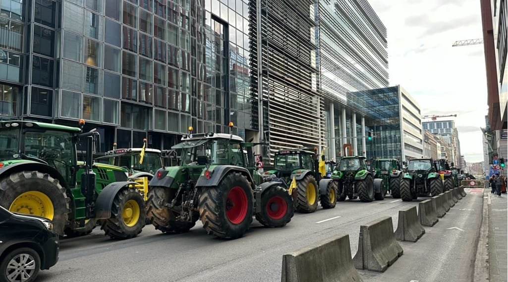 Movilización de productores de varios países en Bruselas, contra el acuerdo con el Mercosur.