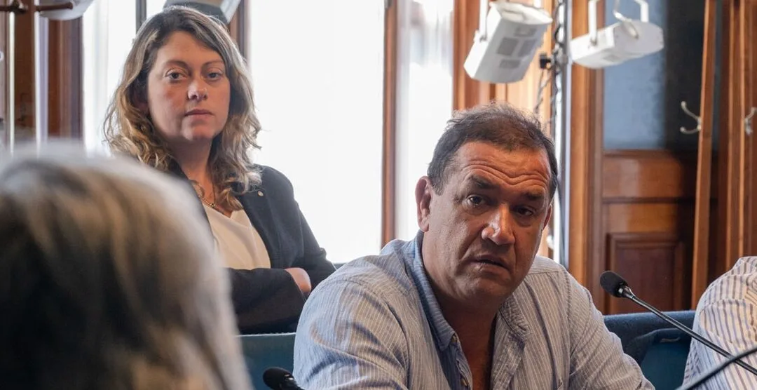 Profesionales de carrera serán “sustituidos por amigotes políticos de Fratti y punteros del FA”.