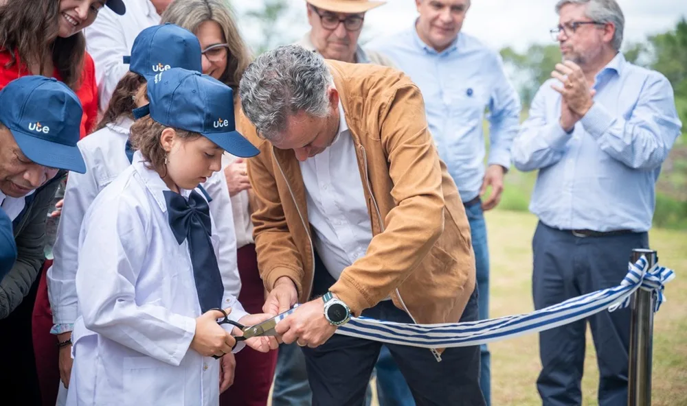 Se inauguró la electrificación en la escuela rural de Sierras del Yerbal.