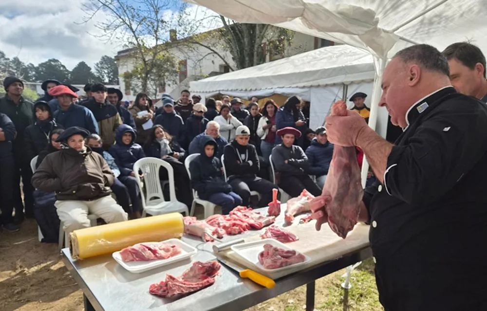 Capacitación y demostración de cortes ovinos en Cerro Largo y Treinta y Tres