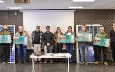 Canelones continúa entregando kits de bombas de agua solares a productores.