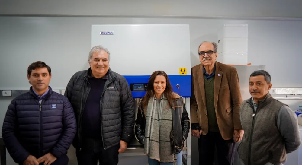 Facultad de Veterinaria recibió equipamiento para la Unidad de Avicultura.