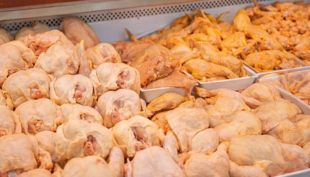 El mercado avícola brasileño mantiene precios estables mientras aumentan las exportaciones.