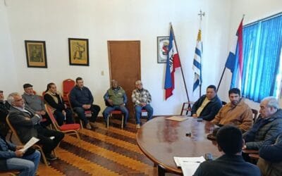Perros, garrapata, costos de medicamentos y acceso a la tierra: los planteos a Fratti en Artigas.